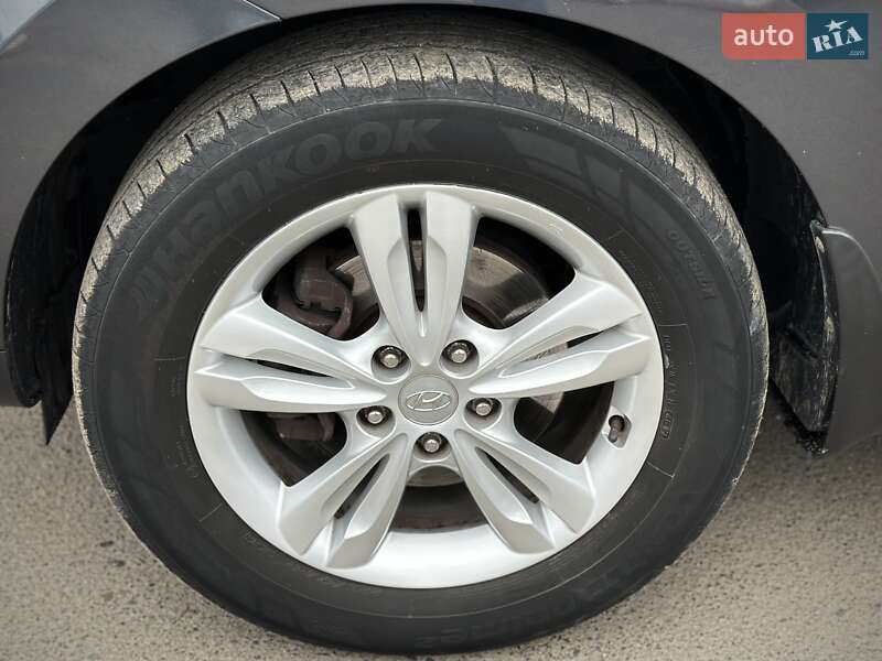 Позашляховик / Кросовер Hyundai ix35 2010 в Сумах