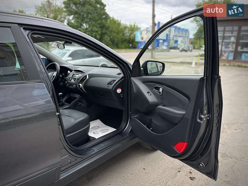 Позашляховик / Кросовер Hyundai ix35 2010 в Сумах