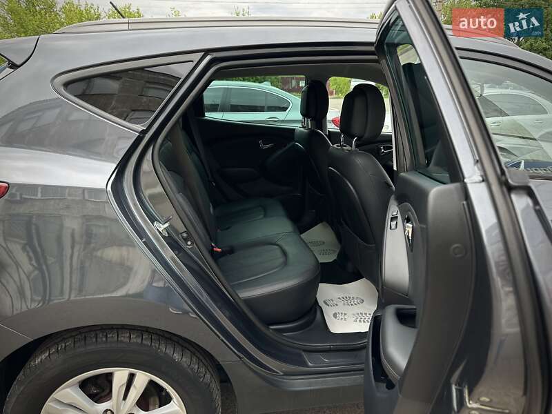 Позашляховик / Кросовер Hyundai ix35 2010 в Сумах