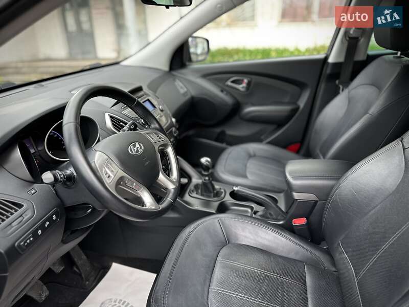 Позашляховик / Кросовер Hyundai ix35 2010 в Сумах