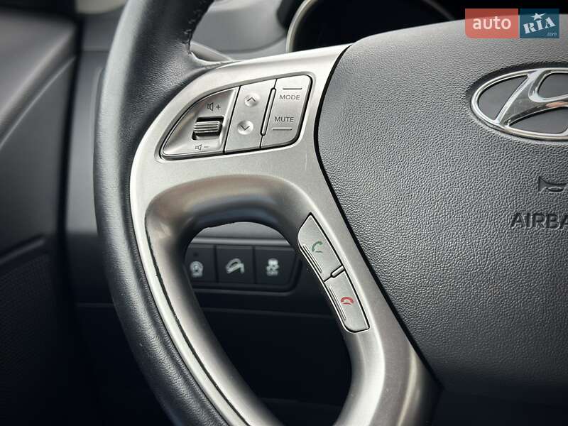 Позашляховик / Кросовер Hyundai ix35 2010 в Сумах