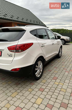 Позашляховик / Кросовер Hyundai ix35 2013 в 
