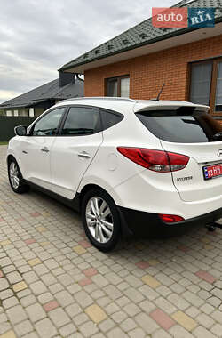 Позашляховик / Кросовер Hyundai ix35 2013 в 
