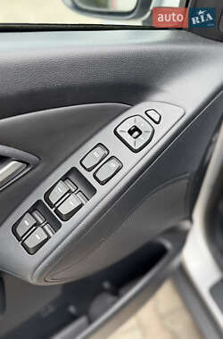Позашляховик / Кросовер Hyundai ix35 2011 в 