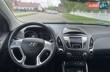 Позашляховик / Кросовер Hyundai ix35 2010 в 