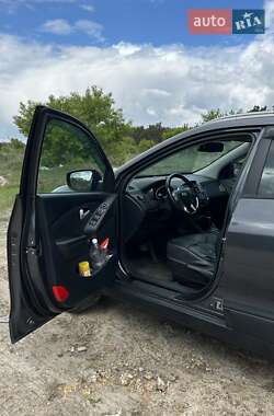 Позашляховик / Кросовер Hyundai ix35 2010 в 