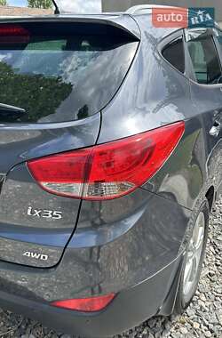 Позашляховик / Кросовер Hyundai ix35 2010 в 