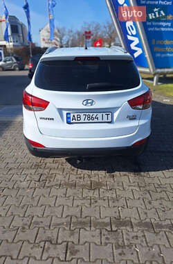 Внедорожник / Кроссовер Hyundai ix35 2010 в 