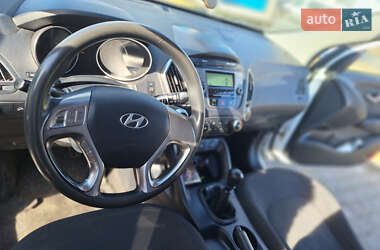 Внедорожник / Кроссовер Hyundai ix35 2010 в 