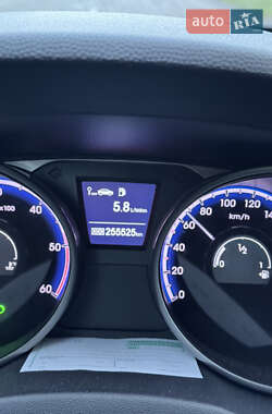 Позашляховик / Кросовер Hyundai ix35 2011 в 