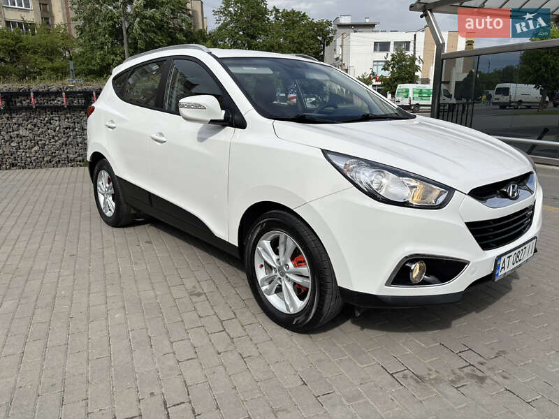 Позашляховик / Кросовер Hyundai ix35 2011 в 