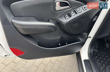 Позашляховик / Кросовер Hyundai ix35 2011 в 