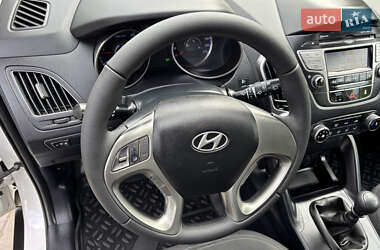 Позашляховик / Кросовер Hyundai ix35 2011 в 