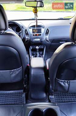 Внедорожник / Кроссовер Hyundai ix35 2010 в 