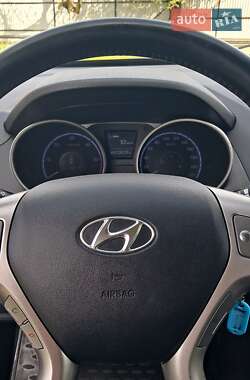 Позашляховик / Кросовер Hyundai ix35 2013 в 