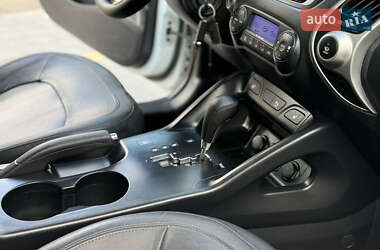 Позашляховик / Кросовер Hyundai ix35 2010 в 