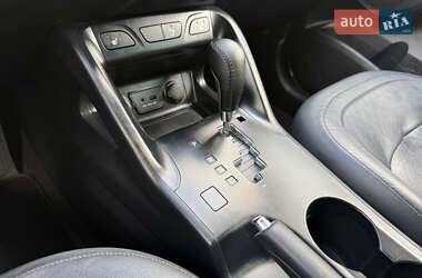 Позашляховик / Кросовер Hyundai ix35 2010 в 