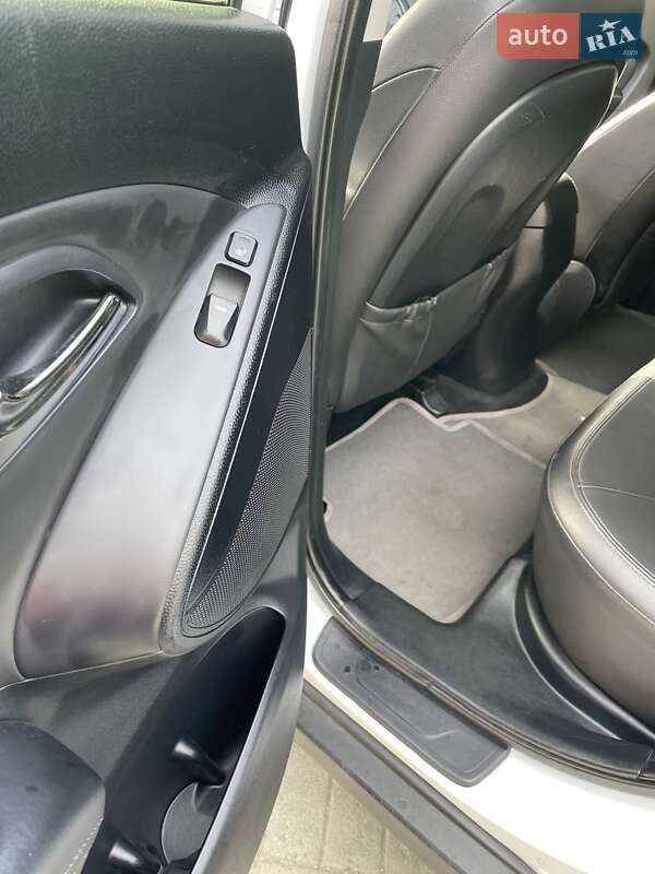 Внедорожник / Кроссовер Hyundai ix35 2011 в Днепре фото 13 Внедорожник / Кроссовер Hyundai ix35 2011 в Днепре