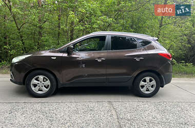 Внедорожник / Кроссовер Hyundai ix35 2011 в 