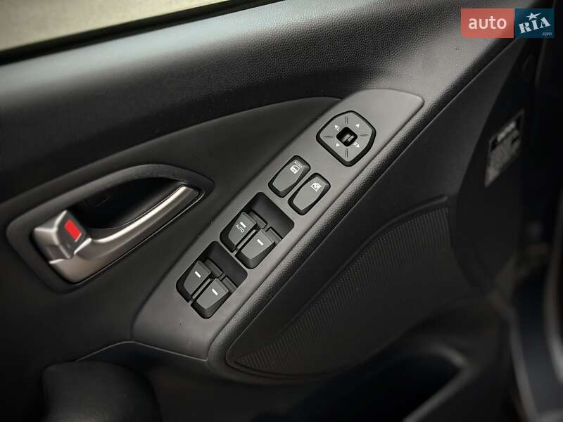 Внедорожник / Кроссовер Hyundai ix35 2011 в Сумах