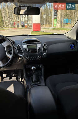 Позашляховик / Кросовер Hyundai ix35 2013 в 