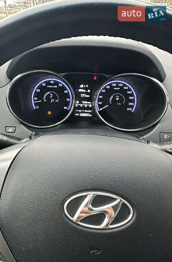 Позашляховик / Кросовер Hyundai ix35 2013 в 
