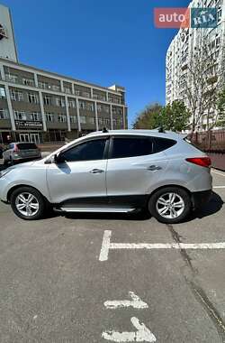 Позашляховик / Кросовер Hyundai ix35 2012 в 