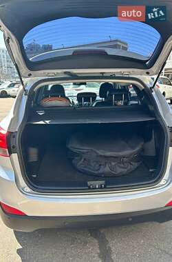 Позашляховик / Кросовер Hyundai ix35 2012 в 