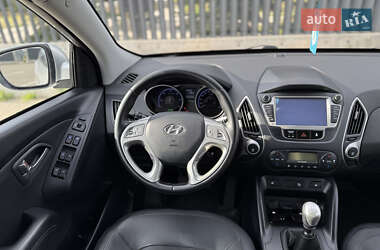 Внедорожник / Кроссовер Hyundai ix35 2011 в 
