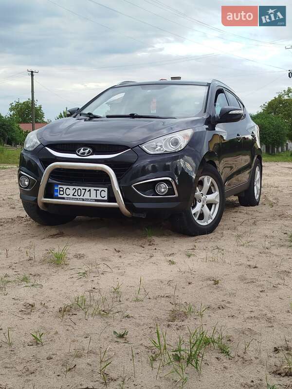Внедорожник / Кроссовер Hyundai ix35 2010 в 