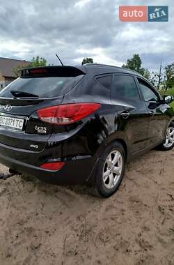 Внедорожник / Кроссовер Hyundai ix35 2010 в 