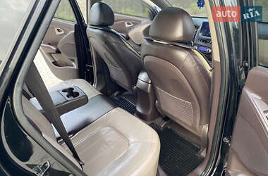 Внедорожник / Кроссовер Hyundai ix35 2010 в 