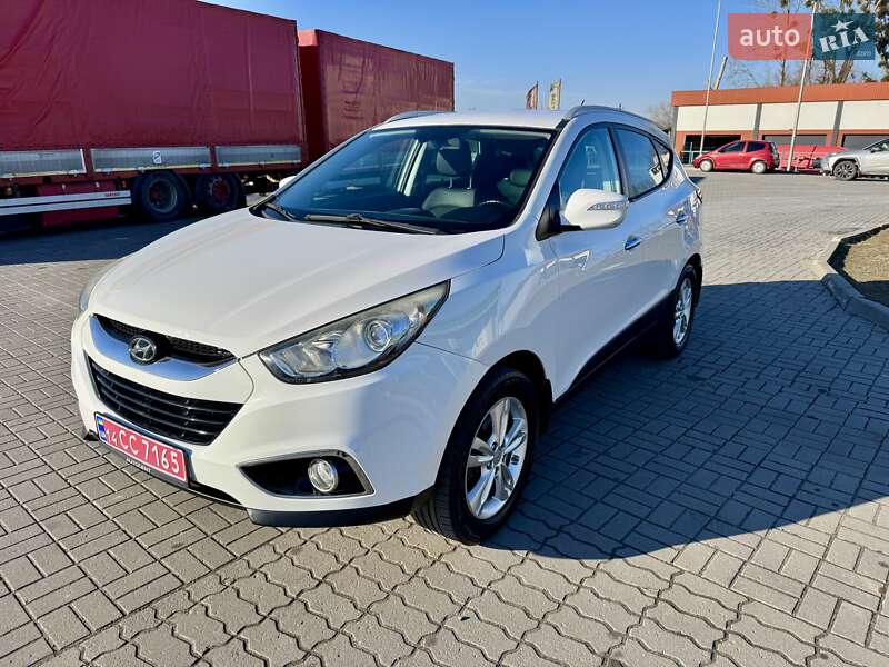 Внедорожник / Кроссовер Hyundai ix35 2012 в 