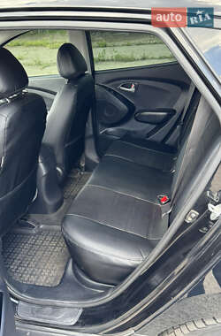 Внедорожник / Кроссовер Hyundai ix35 2011 в 