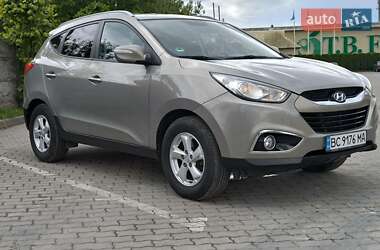 Внедорожник / Кроссовер Hyundai ix35 2010 в 