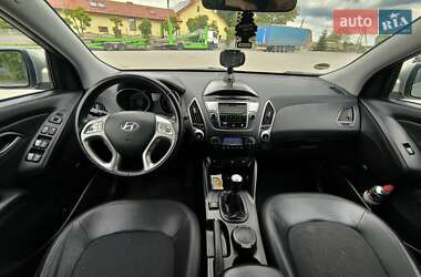 Внедорожник / Кроссовер Hyundai ix35 2010 в 