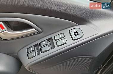 Внедорожник / Кроссовер Hyundai ix35 2011 в 