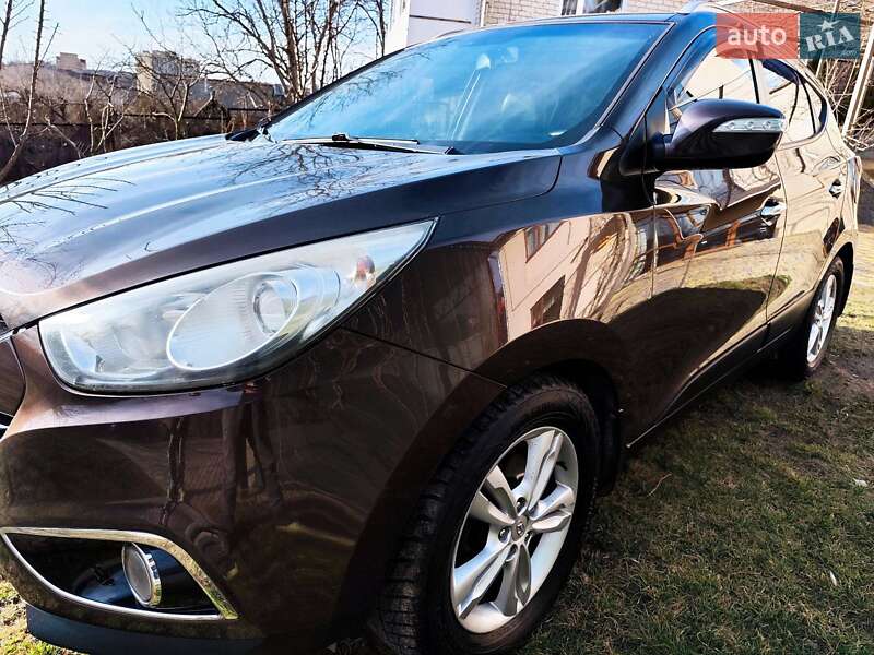 Внедорожник / Кроссовер Hyundai ix35 2012 в 