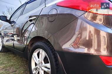 Внедорожник / Кроссовер Hyundai ix35 2012 в 