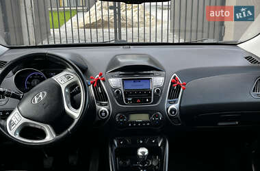Позашляховик / Кросовер Hyundai ix35 2012 в 