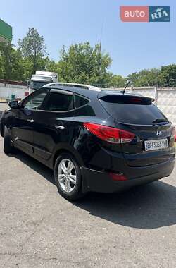 Внедорожник / Кроссовер Hyundai ix35 2011 в 