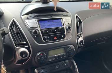 Позашляховик / Кросовер Hyundai ix35 2012 в 