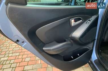 Позашляховик / Кросовер Hyundai ix35 2012 в 