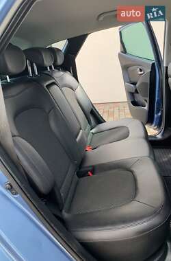 Позашляховик / Кросовер Hyundai ix35 2012 в 