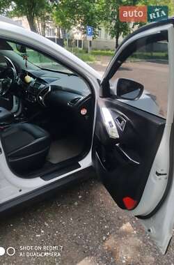 Позашляховик / Кросовер Hyundai ix35 2010 в 