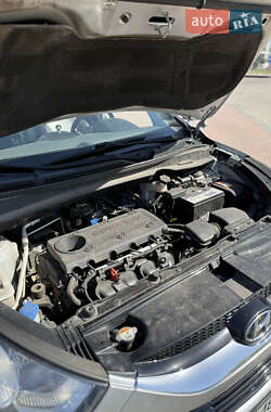 Позашляховик / Кросовер Hyundai ix35 2011 в 
