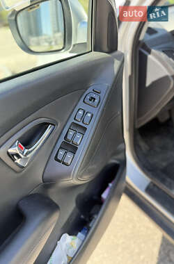 Позашляховик / Кросовер Hyundai ix35 2011 в 