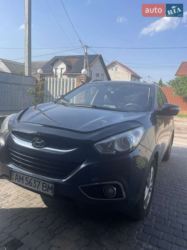 Внедорожник / Кроссовер Hyundai ix35 2010 в 