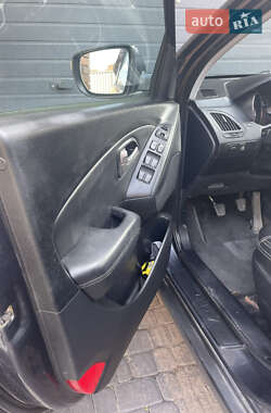 Внедорожник / Кроссовер Hyundai ix35 2010 в 