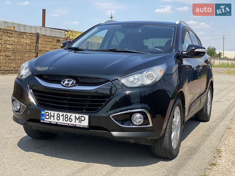 Внедорожник / Кроссовер Hyundai ix35 2012 в 